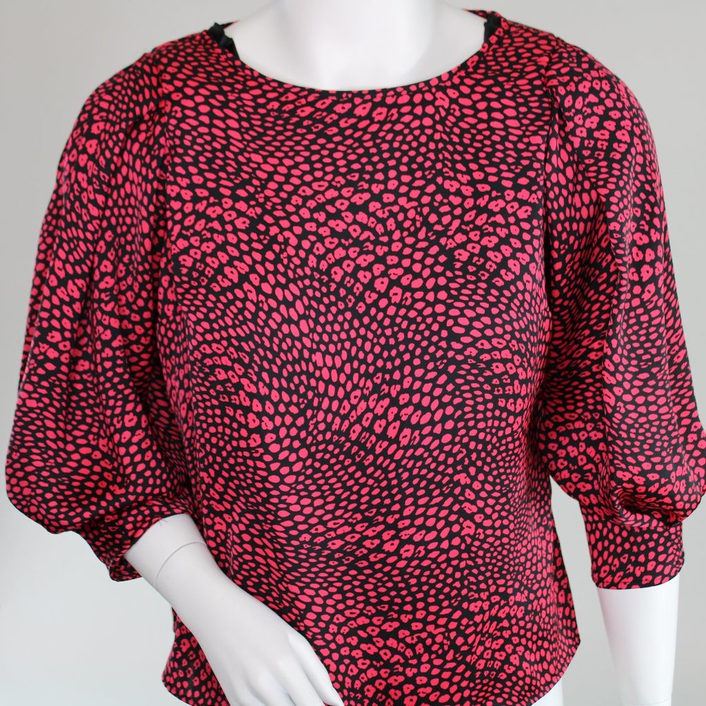 Banana Republic Short Sleeve Polyester Shirt Womens Size Small Abstract Pullover